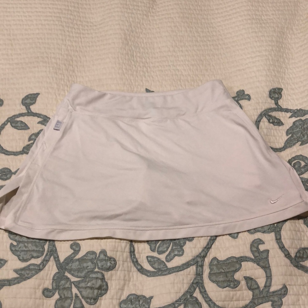 White nike tennis skirt || NIKE